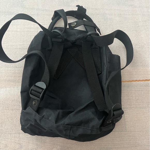 Fjallraven Black Kanken Mini Backpack-EUC - Picture 2 of 4